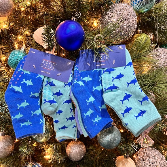 Toddler size 2-4 T 12 pairs Crew Shark Socks Non Slip Grip Bottoms 12 pairs - Picture 1 of 4